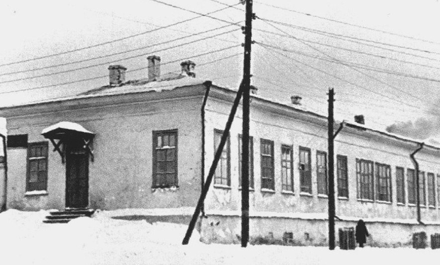 Реж, улица Пушкина, старая земская больница, в первые десятилетия советской власти поликлиника