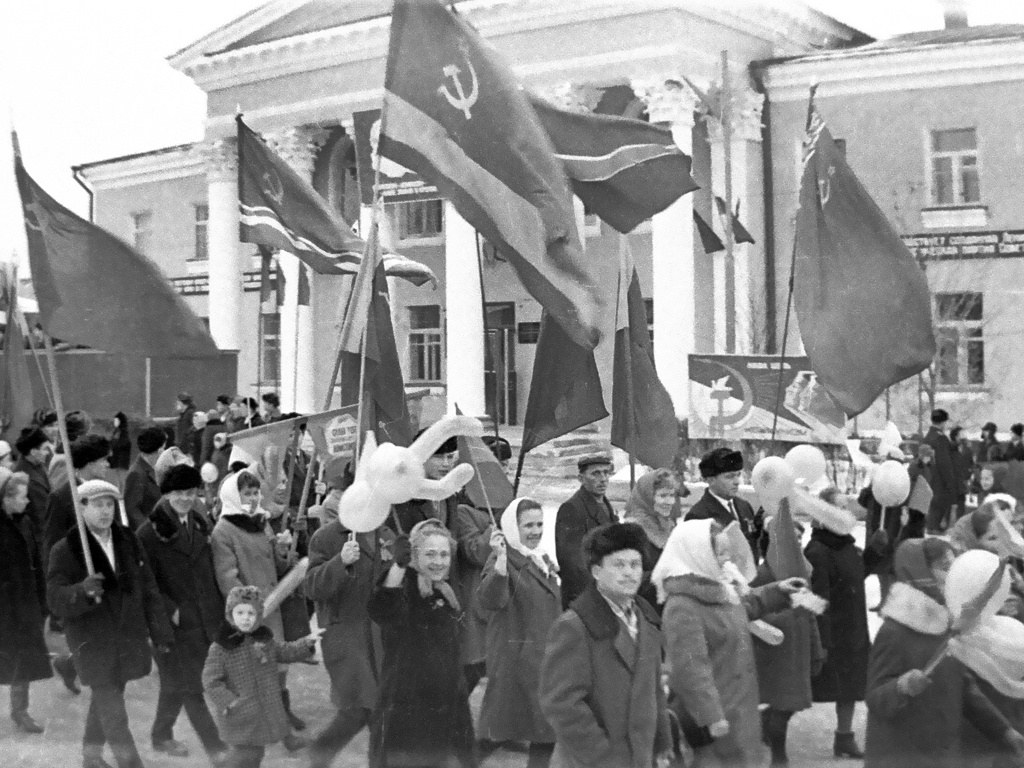 Одна из советских демонстраций в Реже