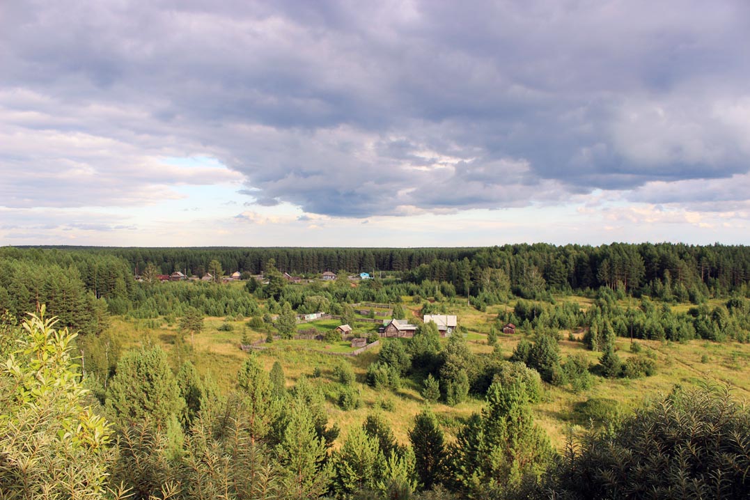 Покровский рудник (Аммонал) или Зеленое озеро. Вид с отвалов Покровского рудника на поселок Масленникова
